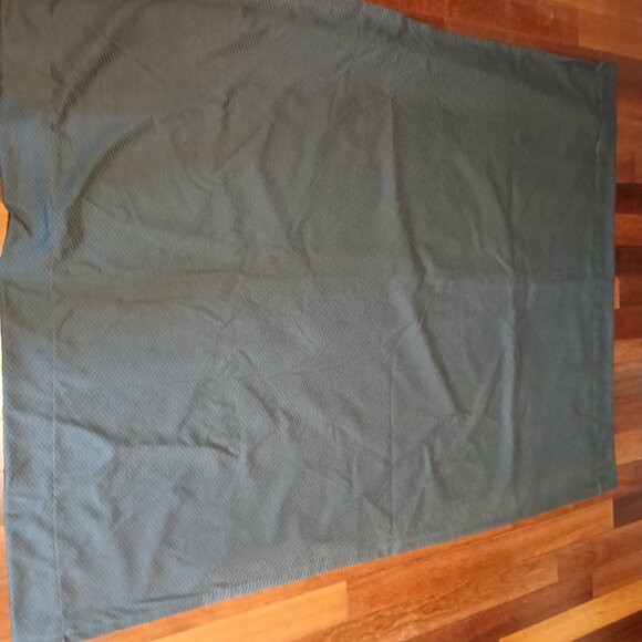 Set of Black Out Curtains (2 curtains) - Picture 3 of 3